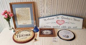 lot 363 image: Grandmas House Decor