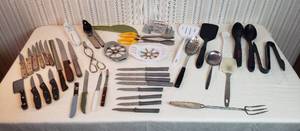 lot 381 image: Kitchen Utensils and Knives