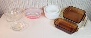 lot 383 image: Pyrex, Fire King and Anchor Hocking Glass Mixing & Bake Ware