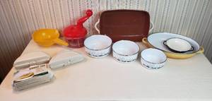 lot 385 image: Kitchen Ceramic Casserole Dish, Enamelware, Tupperware and Microwave Pans