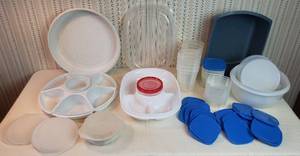lot 386 image: Tupperware, Rubbermaid and Plastic Storage Ware