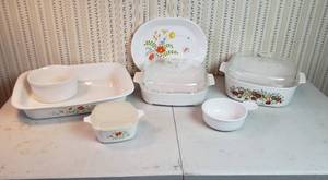 lot 391 image: Corning Ware Various Styles and Pieces