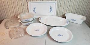 lot 393 image: Corning Ware Cornflower Blue Pieces w2 extra lids