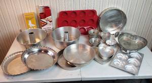lot 399 image: Metal & Silicone Bakeware