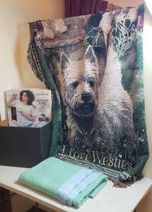 lot 406 image: 3 Blankets Westies Cotton Throw, King Size Sunbeam Electric Blanket (NO Controls) and Lt. Green Blanket