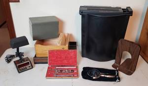 lot 442 image: Paper Shredder, Bookends, Card file, Magnifying glass, Protractor Set, Desk lamp