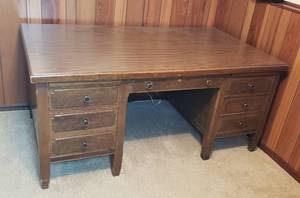 lot 443 image: Vintage Leopold Wood 6 Drawer executive desk with Formica top, 66x38x30 - IN BASEMENT, VERY HEAVY - MUST BRING HELP TO MOVE & LOAD
