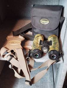 lot 463 image: Bushnell Trophy 10x42 Camo Binoculars with case & Cabellas Strap harness