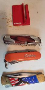 lot 467 image: 2 Multi-blade knives, U.S. Eagle single blade knife, & sharpener