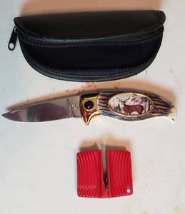lot 468 image: Stainless Steel Franklin Mint Deer Collectors Knife with case & sharpener