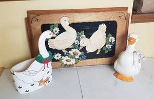 lot 495 image: Ceramic & painted wood duck decor