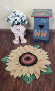 lot 496 image: Painted Wood plant stands, silk plant, Sunflower rug