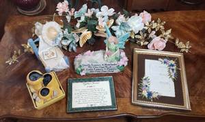lot 497 image: Spring & Floral Decor with mini fountain