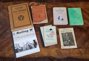 lot 498 image: Vintage Books & Dictionary