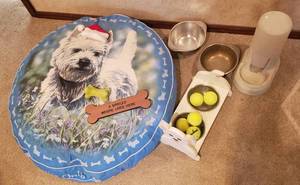 lot 524 image: Dog supplies dog bed, FeedersWaterers, and Toys