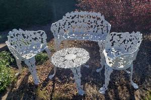 lot 1012 image: Ornate Cast Iron Outdoor Furniture  4 Piece Set  HEAVY  Love seat is 38X16X28