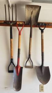 lot 826 image: 3 Short Handle and 1 Potato Fork