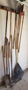lot 829 image: Long Handle Lawn & Garden Tools