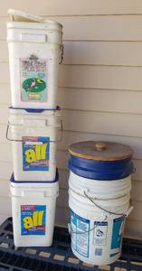 lot 830 image: 6 Plastic Buckets  some wlids
