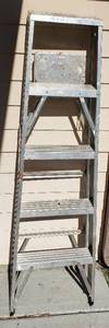 lot 833 image: 5 Ft. Aluminum Step Ladder