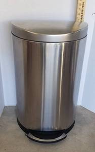 lot 862 image: Stainless Steel trashcan with foot lever opener