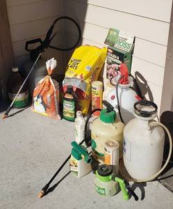 lot 865 image: Pump Sprayers, cat litter, ice melt, rose food, garden chemicals - partially used