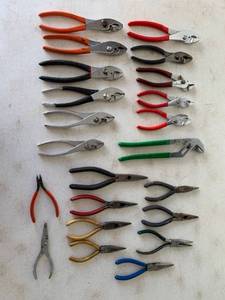 lot 871 image: Assorted Pliers & wire cutters