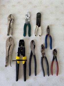 lot 872 image: Assorted wire clippers, strippers, & vice grips