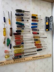 lot 874 image: Large assortment of Screwdrivers