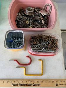 lot 880 image: Screws, NutsBolts, Washers, Screw Hooks