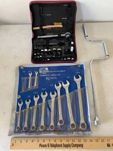 lot 883 image: Companion Travel Tool set - parts missing, Cen-Tech Combination Wrench Set - missing 38, Lug nut wrench