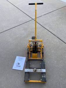 lot 892 image: Central Hydraulics ATV Lift 1500 lb. capacity - ball hitch has been added