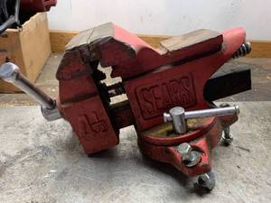 lot 904 image: Sears 4 12in Bench vice