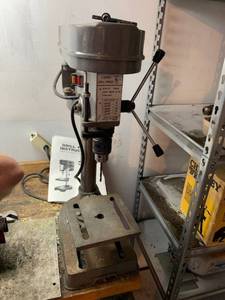 lot 905 image: 5 Speed Drill Press