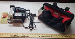 lot 915 image: Craftsman Auto Scroller Saw, blades, Roto Zip Tool bag
