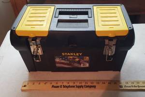 lot 922 image: Stanley 19in Tool Box