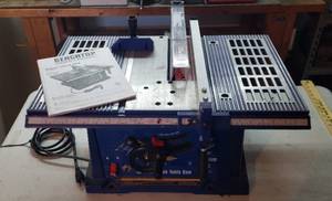 lot 944 image: Benchtop Table saw - 10in.