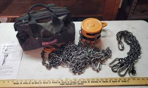 lot 954 image: 1 Ton Chain Hoist with soft case & Chain Harness