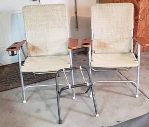 lot 958 image: Folding Lawn Chairs & side table base