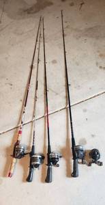 lot 959 image: 4 Fishing Rods with reels, with extra reel