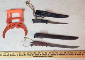 lot 968 image: Fish Grabber, Coleman Fillet Knife, Buck Fillet Knife