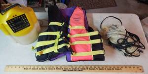 lot 969 image: Flow Troll Minnow Bucket, Fishing Net, Life Jacket Size LGXL
