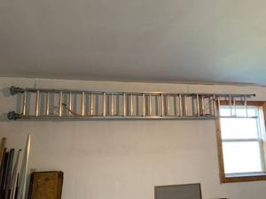 lot 979 image: Werner 20ft Aluminum Extension Ladder