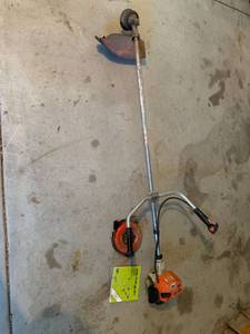 lot 985 image: Stihl FS 85 Edgertrimmer with extra Nylon line, & Harness