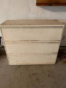 lot 994 image: Metal 3 Door Storage Cabinet - 36x13x32