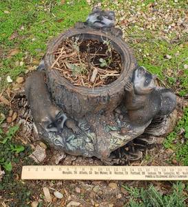 lot 1020 image: Concrete Raccoon Planter