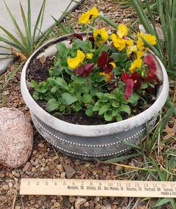 lot 1024 image: Fiberglass Pot w Pansies