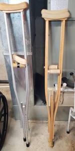 lot 607 image: 2 Pair of crutches - one aluminum, one wood