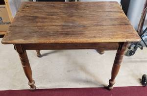 lot 608 image: Vintage Oak table - 42x30x28, top needs work
