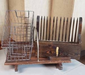 lot 615 image: Cranberry Scoop (needs repair), Wood & metal baskets